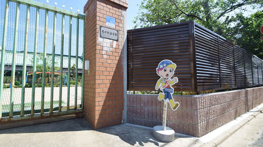 飛び出し看板を寄贈