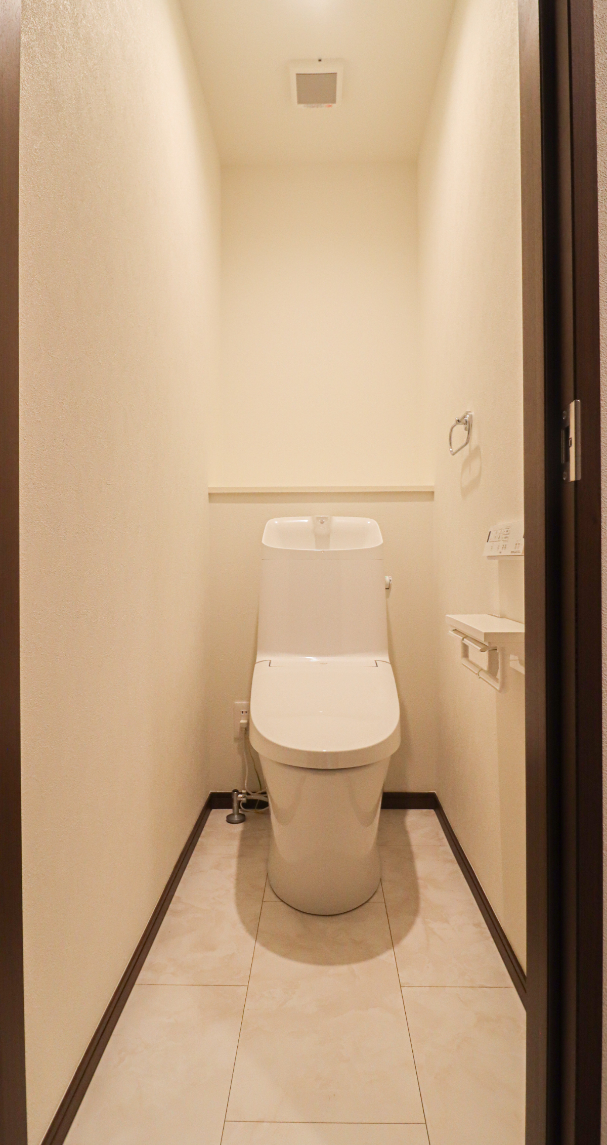 「ドリームタウン久世上久世町」大人の雰囲気漂う高級感のあるスタイル、コーディネートはグレーカラーを中心でポイントに明るいカラー✨