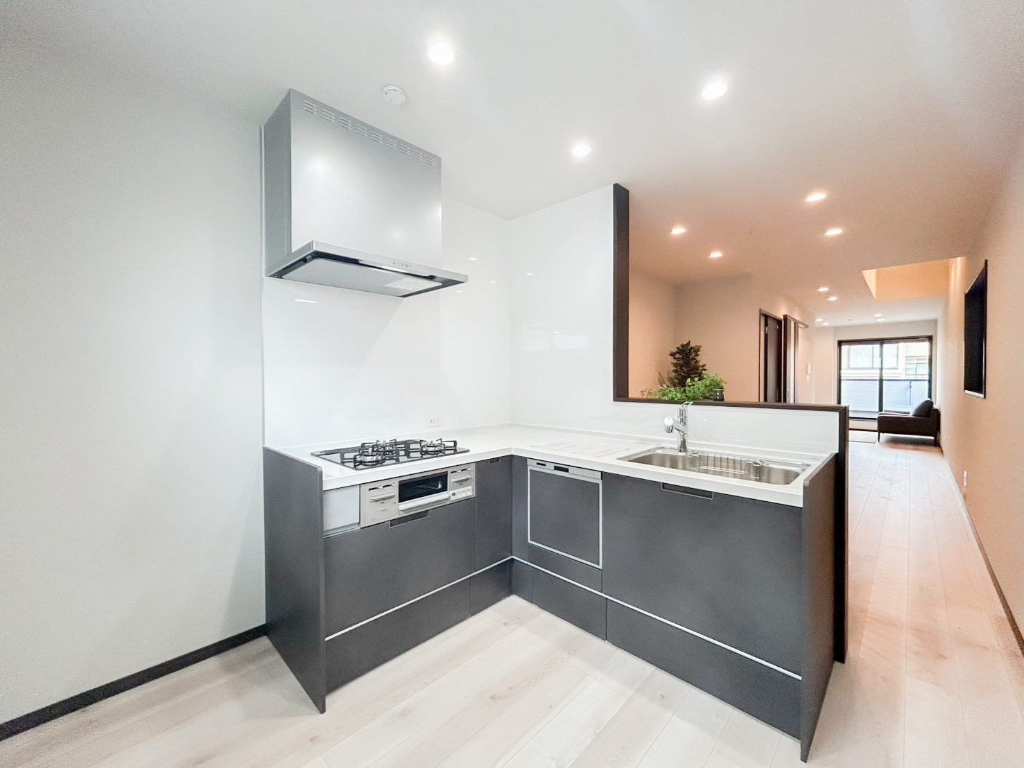 「ドリームタウン向日市物集女町五ノ坪」阪急「洛西口」駅徒歩6分でお家の裏側はマンションの駐車場で開放感たっぷり♪