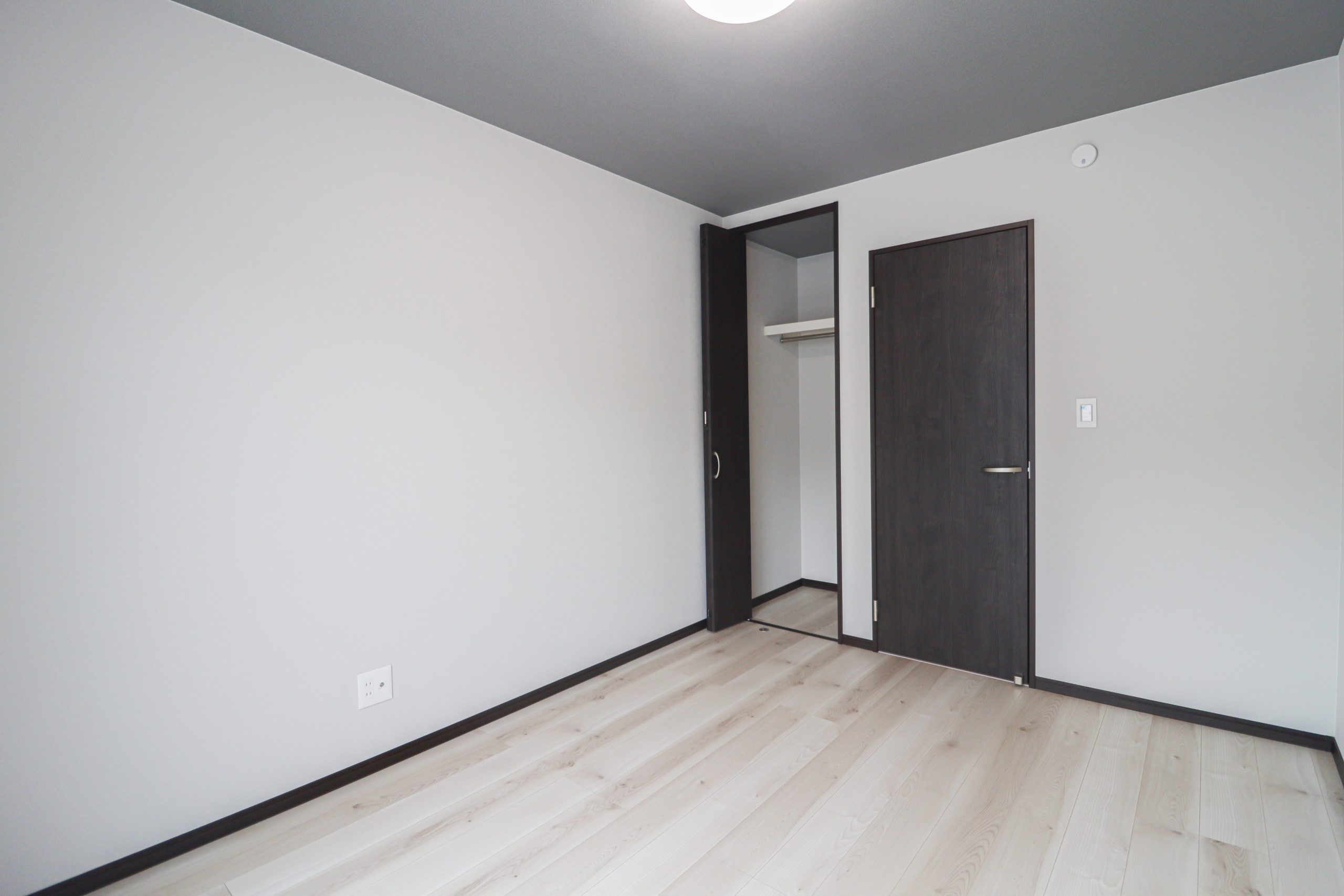 「ドリームタウン向日市物集女町五ノ坪」阪急「洛西口」駅徒歩6分でお家の裏側はマンションの駐車場で開放感たっぷり♪