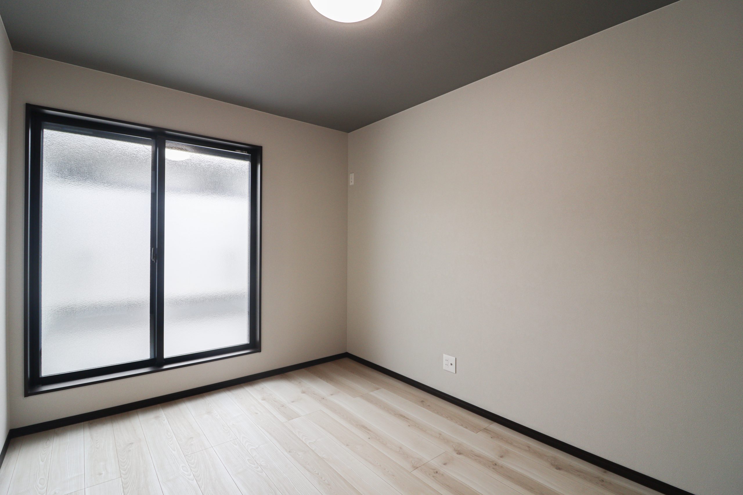 「ドリームタウン向日市物集女町五ノ坪」阪急「洛西口」駅徒歩6分でお家の裏側はマンションの駐車場で開放感たっぷり♪