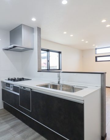 「ドリームタウン深草極楽寺町」京阪「龍谷大学前深草」駅徒歩６分！JR「稲荷」駅徒歩９分！の２WAYアクセス可能なお家！