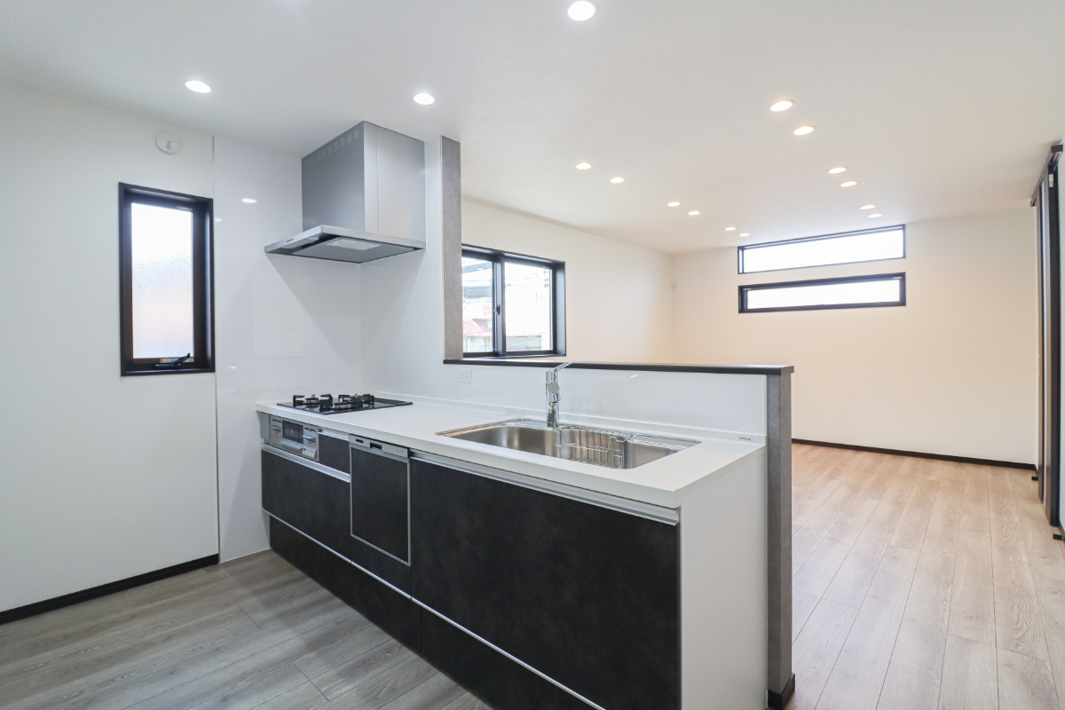 「ドリームタウン深草極楽寺町」京阪「龍谷大学前深草」駅徒歩６分！JR「稲荷」駅徒歩９分！の２WAYアクセス可能なお家！