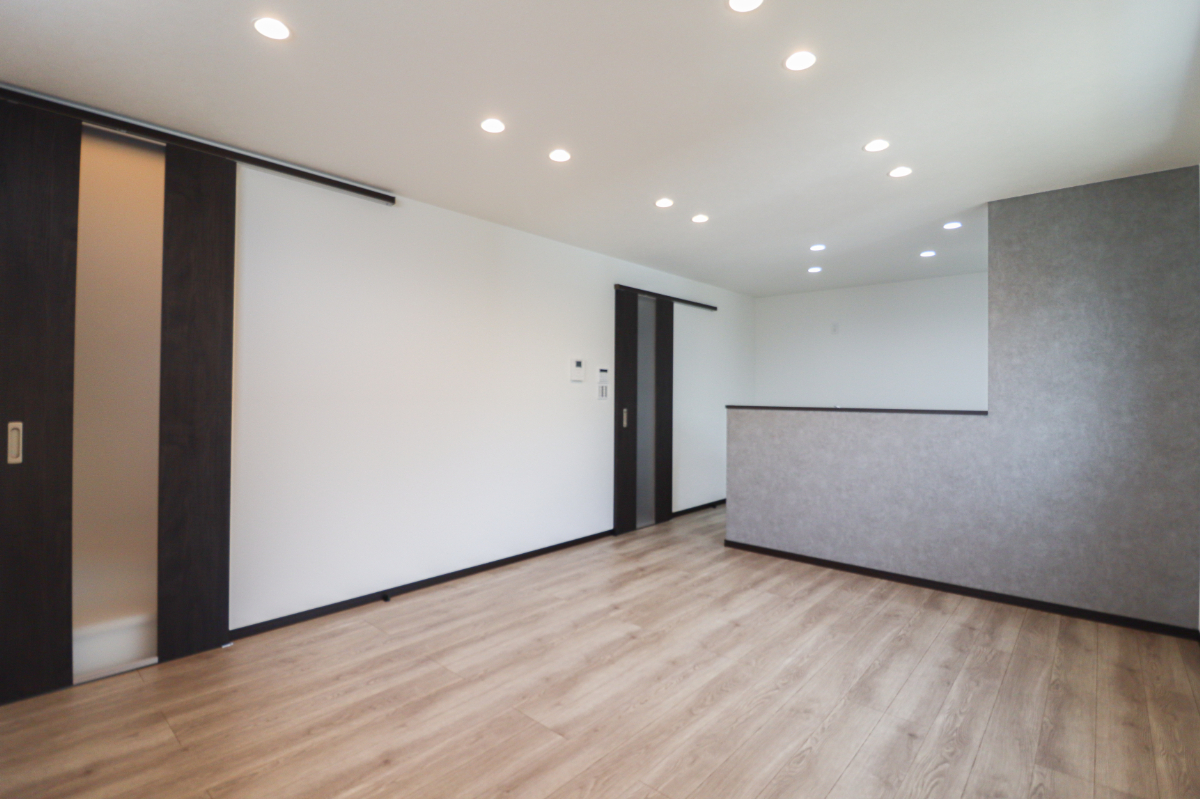 「ドリームタウン深草極楽寺町」京阪「龍谷大学前深草」駅徒歩６分！JR「稲荷」駅徒歩９分！の２WAYアクセス可能なお家！