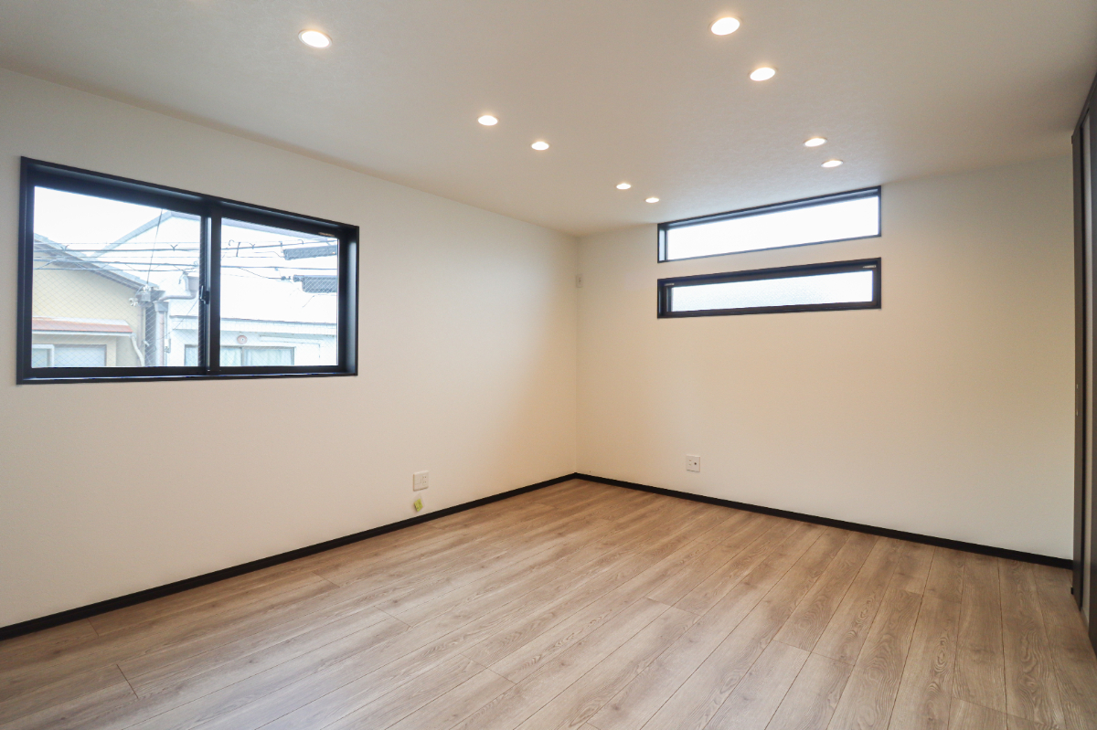 「ドリームタウン深草極楽寺町」京阪「龍谷大学前深草」駅徒歩６分！JR「稲荷」駅徒歩９分！の２WAYアクセス可能なお家！