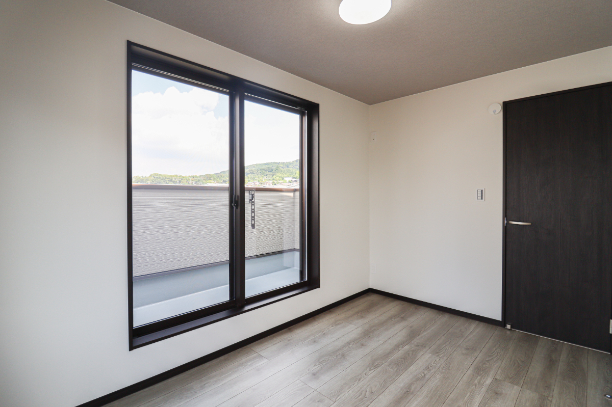 「ドリームタウン深草極楽寺町」京阪「龍谷大学前深草」駅徒歩６分！JR「稲荷」駅徒歩９分！の２WAYアクセス可能なお家！