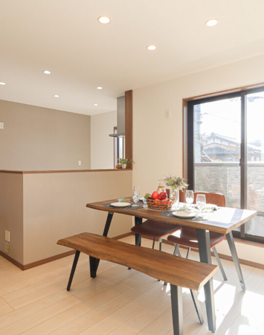 採光が差し込み温かいお家