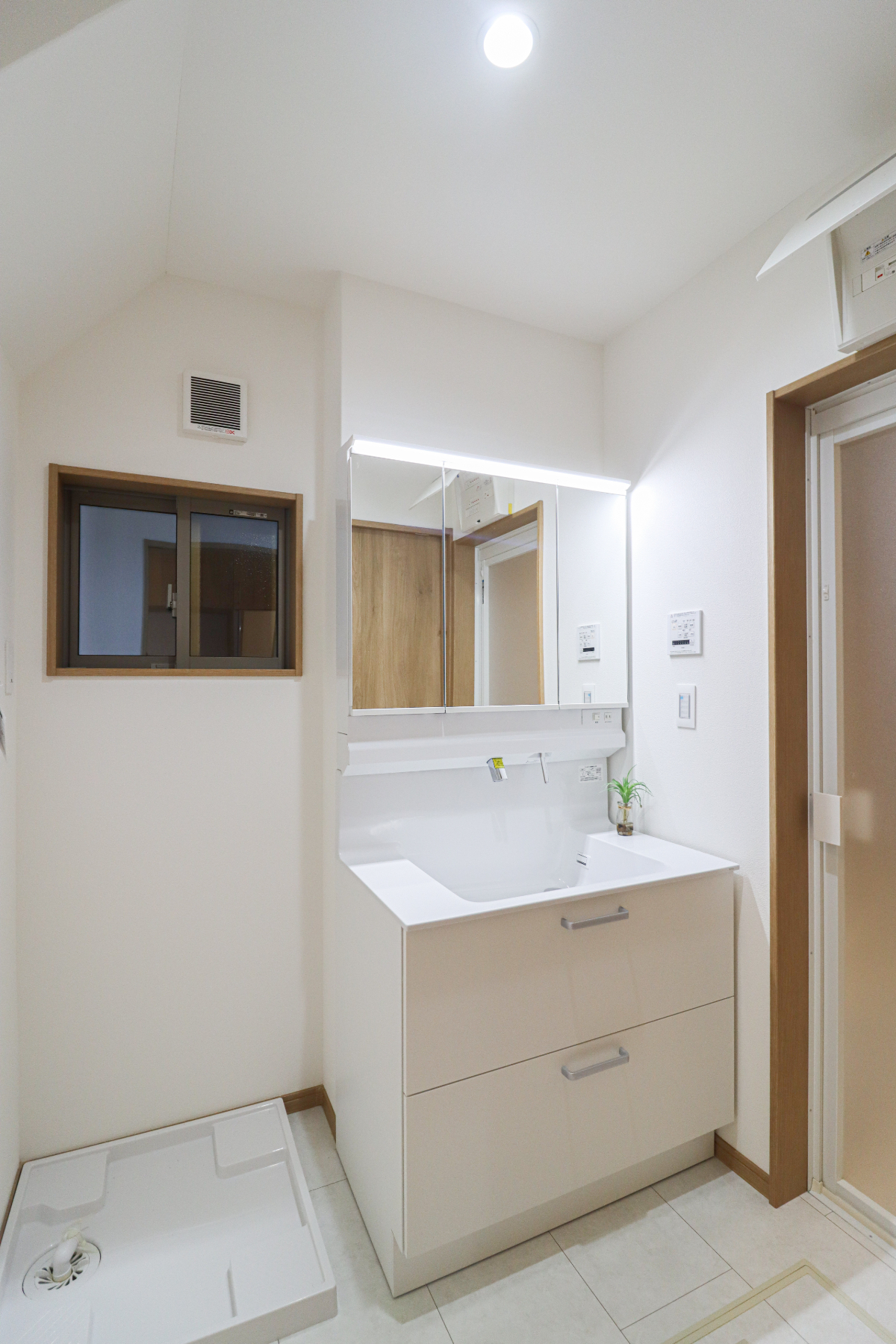 「ドリームタウン松室中溝町」ぽかぽか南向き！即内覧＆入居可能です！